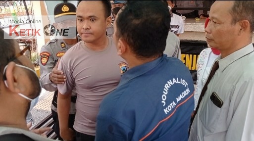 Tak Sengaja Menyentuh Tubuh Istri Kasat Lantas Karena Terjatuh, Wartawan di Kota Madiun Ribut Dengan Kasat Lantas