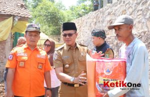 Realisasikan Program Rutilahu, Bupati Dadang Supriatna Monitoring Korban Longsor di Pacet