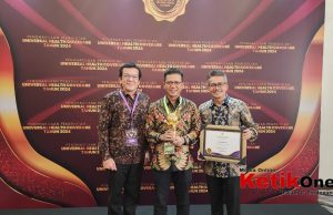 Bupati Bandung Terima UHC Award: Cakupan JKN-KIS Kabupaten Bandung Lampaui Target Nasional