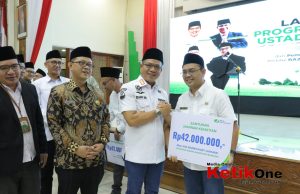 Disalurkan Melalui BAZNAS, Kang DS Berharap Insentif Ustad Ustadzah Bermanfaat dan Berkah