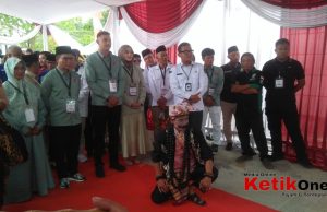Pasangan Bakal Calon H. Dadang Supriatna Dan Ali SYakieb Daftar Ke KPU Disambut Kesenian Tradisional