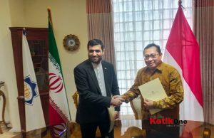Ketum SMSI Firdaus Tandatangani MoU Bersama Konselor Kebudayaan Iran Ebrahimi