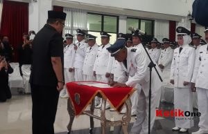 Bupati Tasik Ade Sugianto, Lantik Kepala Desa Perpanjangan Jabatan