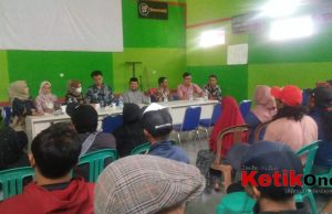 Pemdes Cigondewah Hilir Sosialisasikan Program Rutilahu Pada Penerima Bantuan