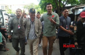 Didampingi Ir. Aep Dedi Paslon Nomor 2 Wakil Bupati Bandung Ali Syakieb Berkampanye Di Pasar Junti
