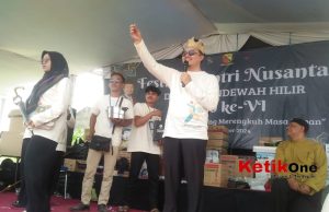 Dalam Merayakan Festival Santri Nusantara H. Syae’ul Huda Berikan Hadiah Pada Santri Dan Masyarakat