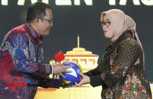 Buoati Ade Sugianto Raih Penghargaan Pada CNN Indonesia Award