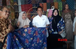 Anggota DPRD Provinsi Jabar, Budi Mahmud Saputra Kunjungi Batik Tulis Asli Tasikmalaya