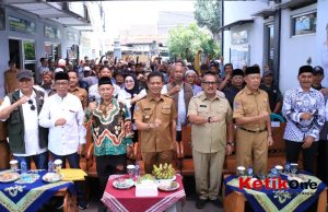 Bentuk Perhatian Pemerintah, Bupati Bandung Serahkan Ijazah Paket A, B dan C, serta Sertifikat PTSL dan Insentif RT/RW di Desa Lengkong