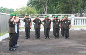 Ziarah Rombongan Peringati Hari Juang TNI AD ke-79 di TMP Karoeng Tasikmalaya