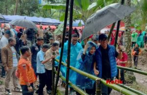 “Sepasang Kekasih” di Jembatan Baduy Kecil Pada Peringatan HKSN 2024