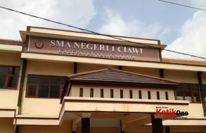 Diduga Jual Poto Album Untuk Perpisahan SMAN Ciawi Tasik,Ortu: Kemahalan