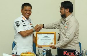 Komitmen tentang Akurasi dan Kualitas Data, Bupati Bandung Terima Penghargaan BPS