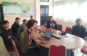 Kanit Satpol PP Bersama Para Anggota Linmas Laksanakan Rapat Koordinasi