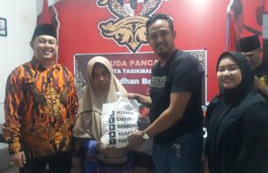 Ketua MPC Edwin Adiwinata Bagikan Sembako Kepada Warga TanjungMulang