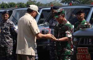 Menhan Serahkan Maung MV3 Buatan Pindad di Lanud Husein