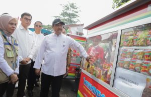 Tampung Aspirasi Warga, Mensos Apresiasi Puskesos Tanginas di Kabupaten Bandung