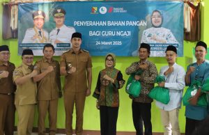 Bupati Bandung Hadir Secara Virtual Dalam Penyerahan Bantuan Cadangan Pangan Kepada 15.852 Guru Ngaji