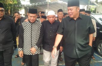 Kami Keluarga Besar Almarhumah Hj. Titik Kartika Ucapkan Terimakasih Atas Kehadiran Ketua DPC Dan Wakil DPR RI