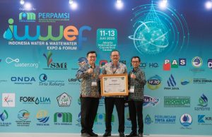 Bupati Bandung Raih Penghargaan Kepala Daerah Inovatif dalam Pengembangan Air Minum dari Kemendagri