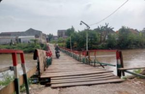 Warga Buahbatu Minta Penundaan Pembongkaran Jembatan Apung Diatngguhkan