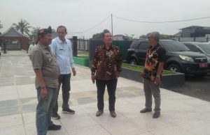 Anggota DPRD Didampingi Camat Margaasih Pantau Alun – Alun Margaasih