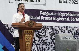 Well, Bupati Bandung Beri Beasiswa untuk Bidan Berprestasi yang Ingin Lanjutkan Pendidikan