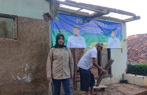 Ketua DPRD Kabupaten Bandung Renie Rahayu PKB Bedah Rumah Warga di Kecamatan Paseh