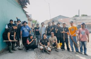 Untuk Ciptakan Lingkungan Yang Bersih Dan Indah Ketua Rw04 Bersama Warga Lakukan Kerja Bakti
