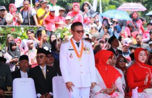 Bupati Bandung Dalam Amanatnya Menyampaikan Pencapaian Masa Kepemimpinannya Bersama Wakil Bupati