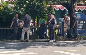 DPRKPLH Ciamis Gelar Gerakan Jum’at Bersih, Genjot Anime Warga Antusias Bersihkan Lingkungan