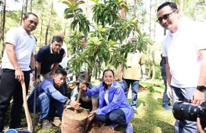 Memperingati Hari Lahir Kejaksaan Ke-80 Kajati Jabar Melakukan Penanaman Pohon di Jayagiri Cikole