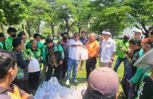 Forkopimda, Aliansi Ormas Bekasi, SMSI dan Speed Bagikan 1000 Makanan Siap Saji untuk Ojol