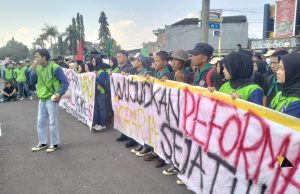Mahasiswi UNSIL Gelar Demo,Soroti Sektor Pertanian Tasikmalaya
