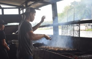 Bakar Ikan di Atas Air? Coba Nikmati di Napak Sancang Bandung Barat