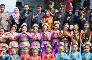Dalam Roadshownya Dinas Kebudayaan Kabupaten Bandung Gelar Seni Budaya Di Desa Mekarsari