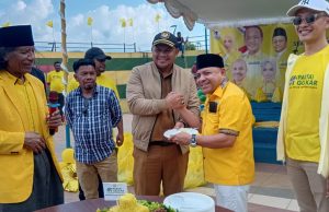HUT Partai Golkar Ke 61 Di Kota Ternate Mengelar Aksi Sosial Dengan Menyalurkan Ribuan Paket Sembako