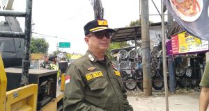 Satpol PP Kabupaten Bandung Tegas Bongkar Reklame Tak Berizin