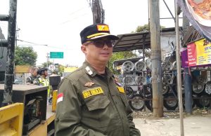 Satpol PP Kabupaten Bandung Tegas Bongkar Reklame Tak Berizin