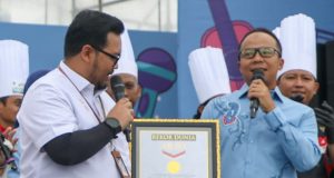 Hebat! Kota Santri Ukir Rekor Dunia! 2.417 Kupat Tahu Tanjung Harumkan Kota Tasikmalaya