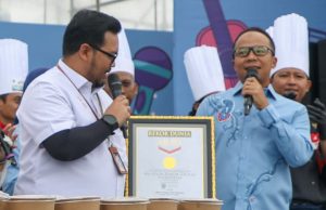 Hebat! Kota Santri Ukir Rekor Dunia! 2.417 Kupat Tahu Tanjung Harumkan Kota Tasikmalaya