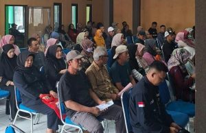 Sebanyak 200 Sertipikat Tanah Elektronik Dalam Program PTSL Diberikan Pada Warga Cileunyi Kulon Oleh ATR/BPN