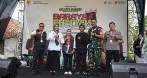 Pagelaran Seni Budaya Baraya Bedas Sekaligus Warnai Hari Jadi Ke – 41 Desa Mekar Maju