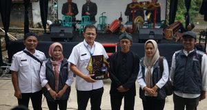 Pagelaran Seni Budaya Baraya Bedas Sekaligus Warnai Hari Jadi Ke -41 Desa Mekarmaju