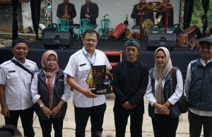 Pagelaran Seni Budaya Baraya Bedas Sekaligus Warnai Hari Jadi Ke -41 Desa Mekarmaju