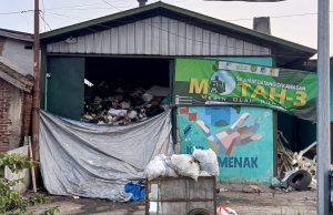 Kades Sukamenak Ingin Gundungan Sampah di TPST Segera Diangkut DLH