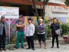 Kepala Desa Mekarrahayu Bersama Ketua LPM Pantau Pelaksanaan Perbaikan Jalan Desa