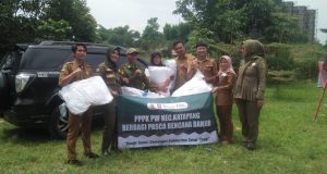 Sebagai Bentuk Syukur P3K Paruh Waktu Kecamatan Katapang Berikan Bantuan Pada Korban Banjir