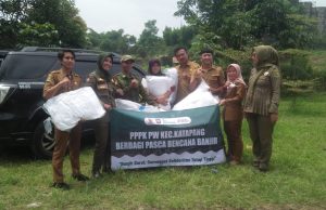 Sebagai Bentuk Syukur P3K Paruh Waktu Kecamatan Katapang Berikan Bantuan Pada Korban Banjir