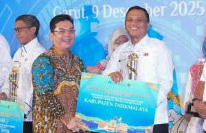 Wabup Asep Sopari Terima Penghargaan AJEG Jabar 2025 untuk Digitalisasi Ekonomi Daerah
